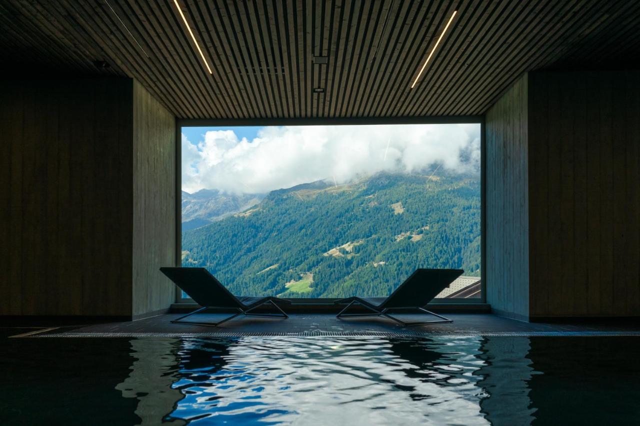 Grand Hotel Du Cervin - Auberge De Jeunesse Et Spa Saint-Luc Bagian luar foto